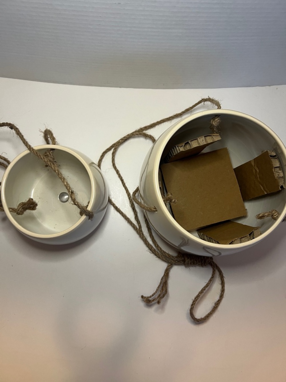 2-Pack Ceramic Hanging Planters NIB - Picture 4 of 12